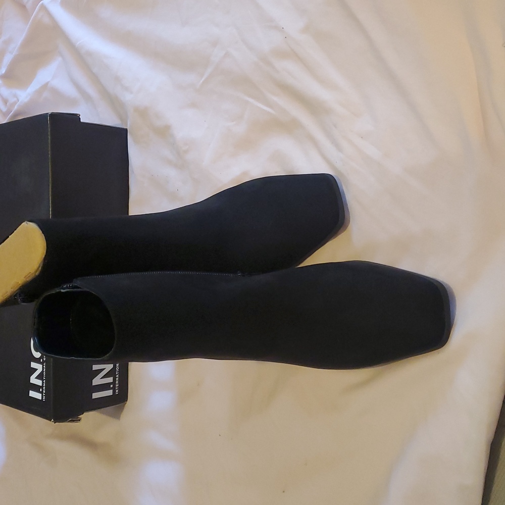 Suede INC International Concepts Women's Black 2 3/4 Heeled Boots‎